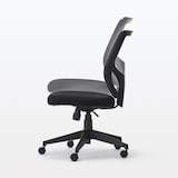 【新古品】ワーキングアームチェア　背メッシュ　（２０２３）