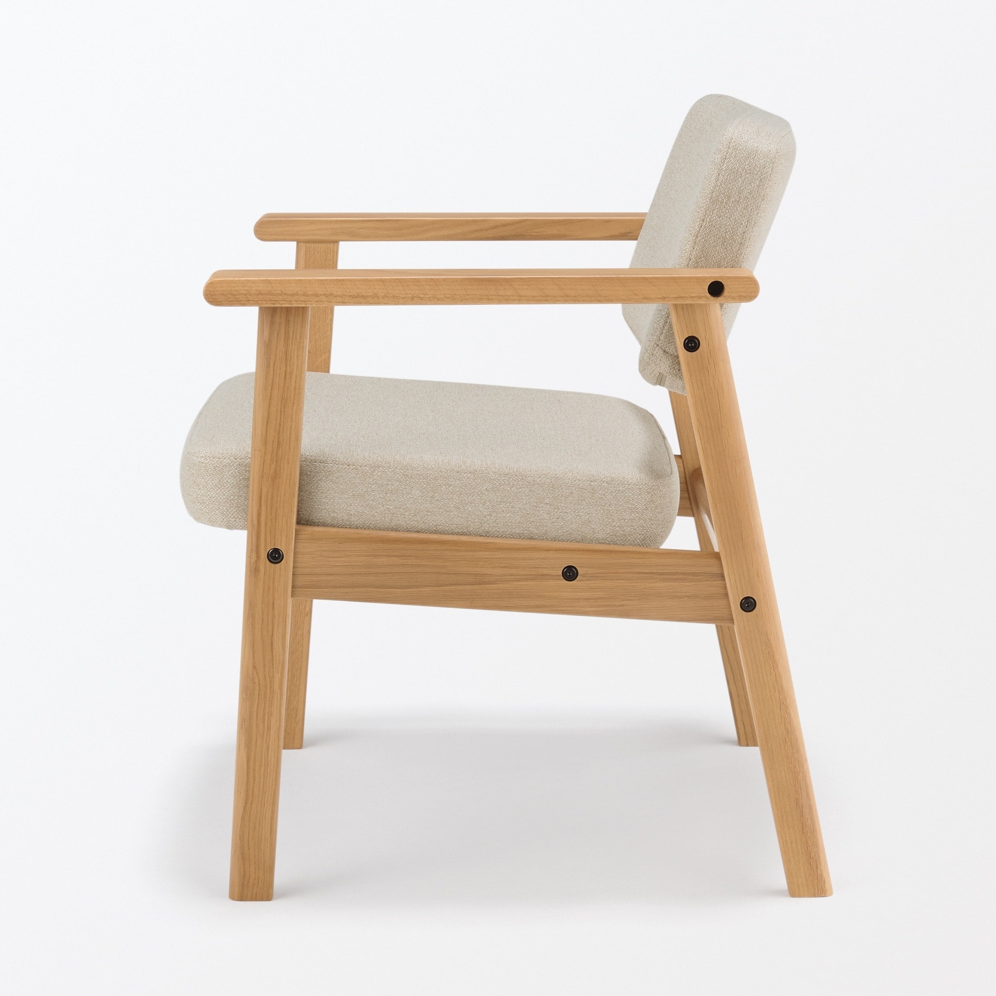 【新古品】木製アームチェア　ベージュ