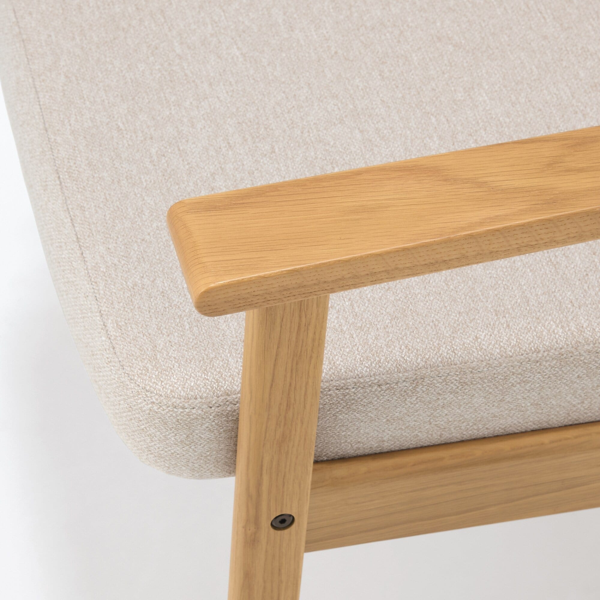 【新古品】木製アームチェア　ベージュ