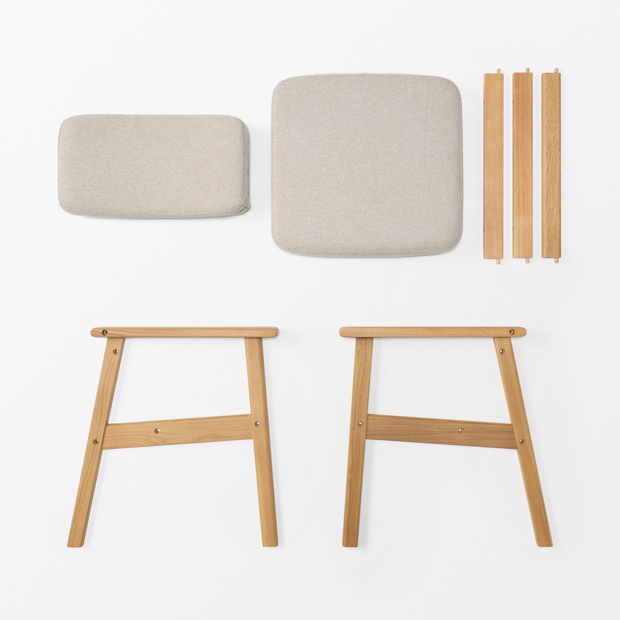 【新古品】木製アームチェア　ベージュ