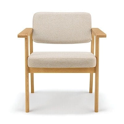 【新古品】木製アームチェア　ベージュ