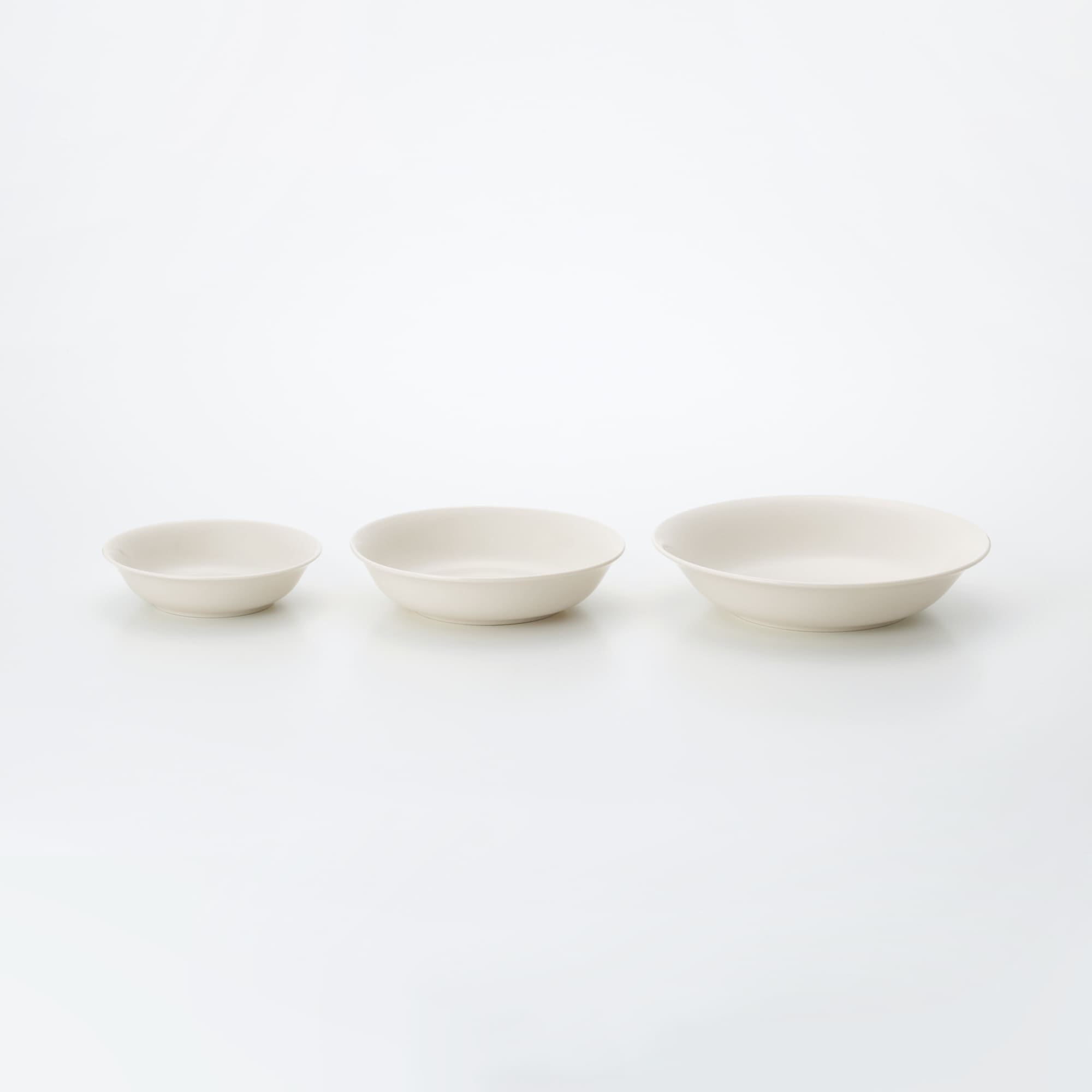 磁器ベージュ鉢・小