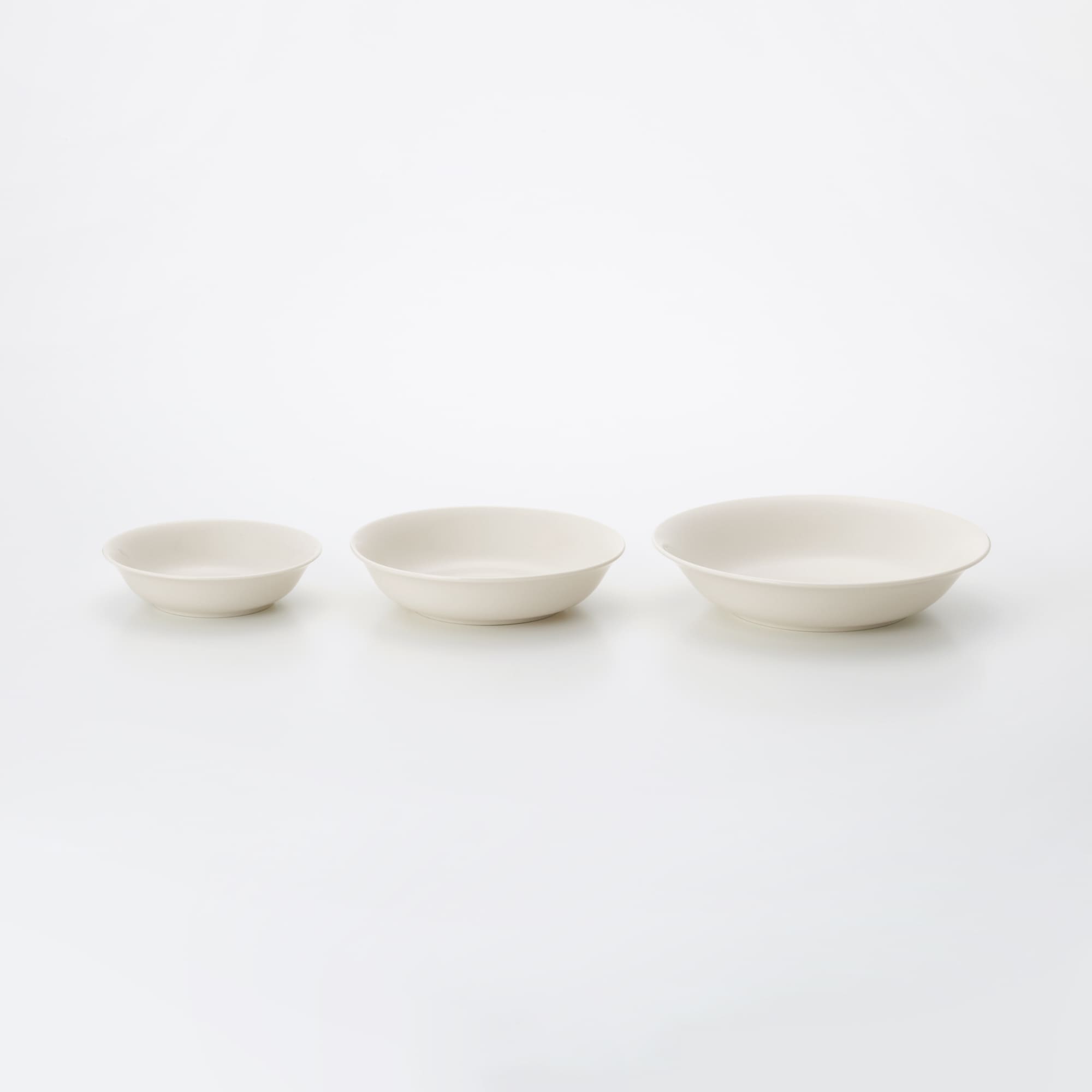 磁器ベージュ鉢・大