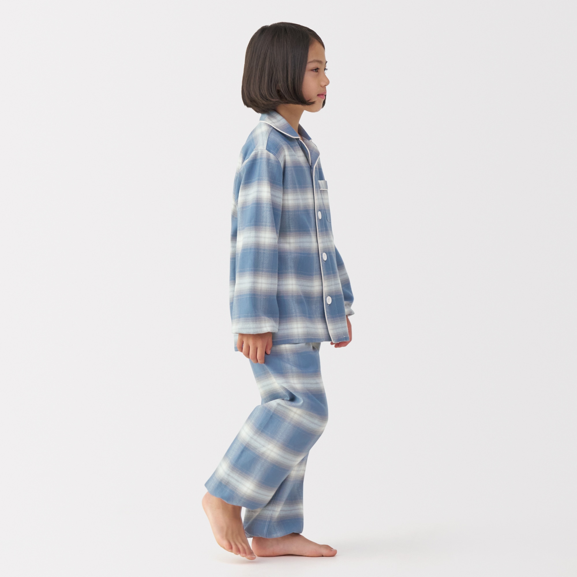 キッズ　脇に縫い目のない　フランネル　長袖パジャマ