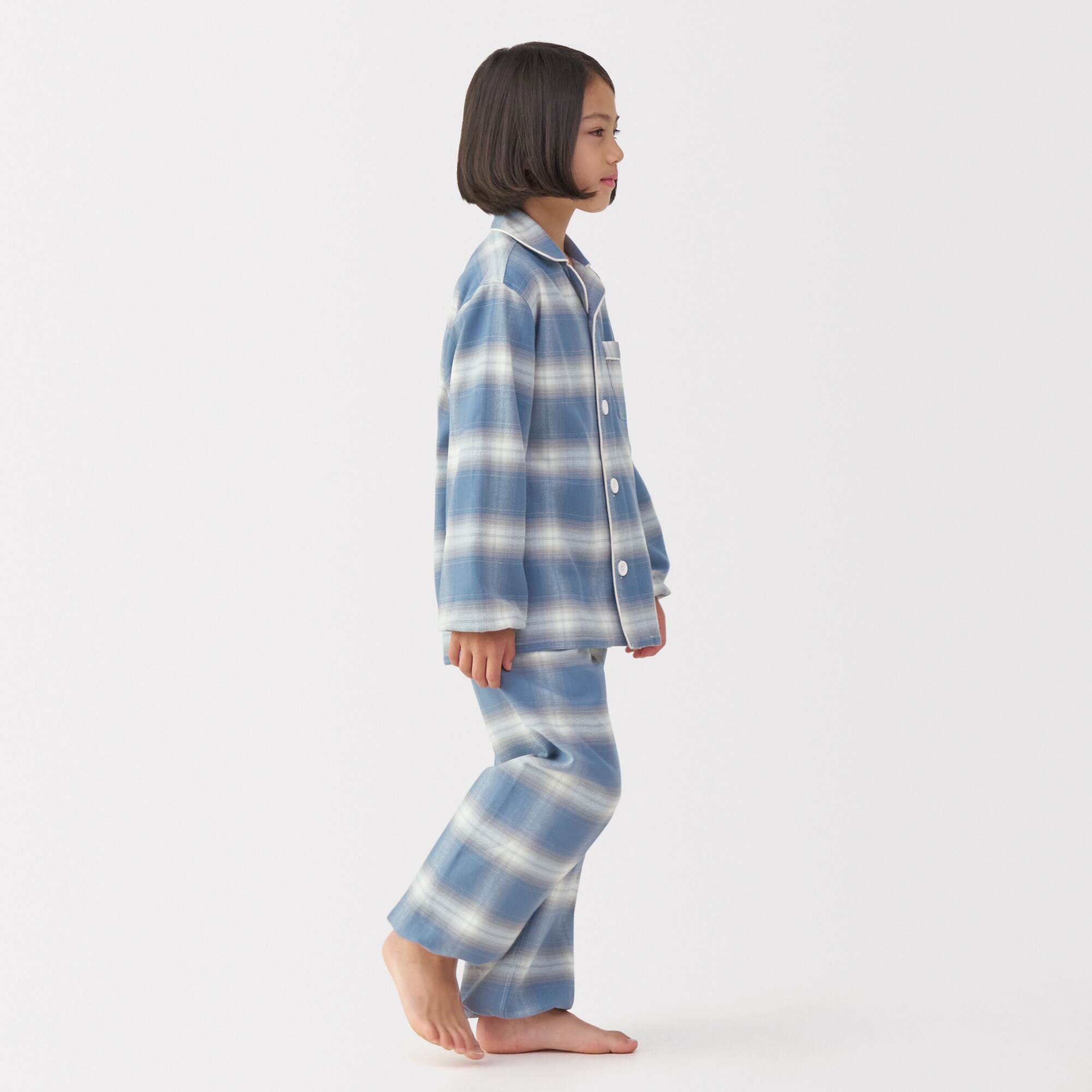 キッズ　脇に縫い目のない　フランネル　長袖パジャマ