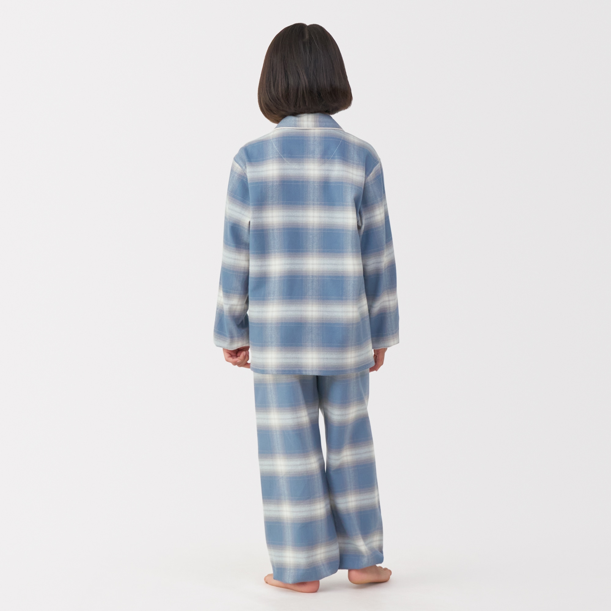 キッズ　脇に縫い目のない　フランネル　長袖パジャマ