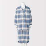 キッズ　脇に縫い目のない　フランネル　長袖パジャマ