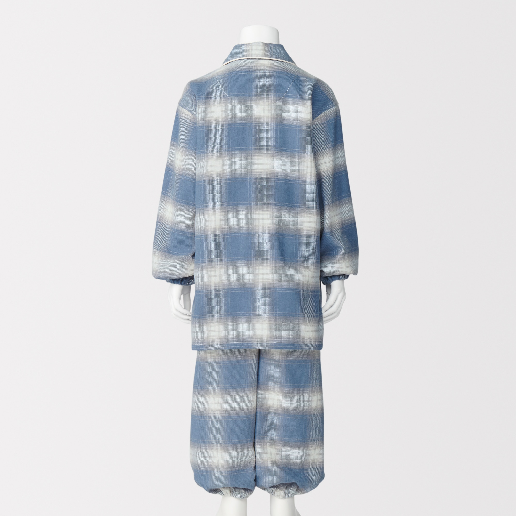 キッズ　脇に縫い目のない　フランネル　長袖パジャマ