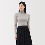 婦人　洗えるウールハイゲージリブタートルネックセーター