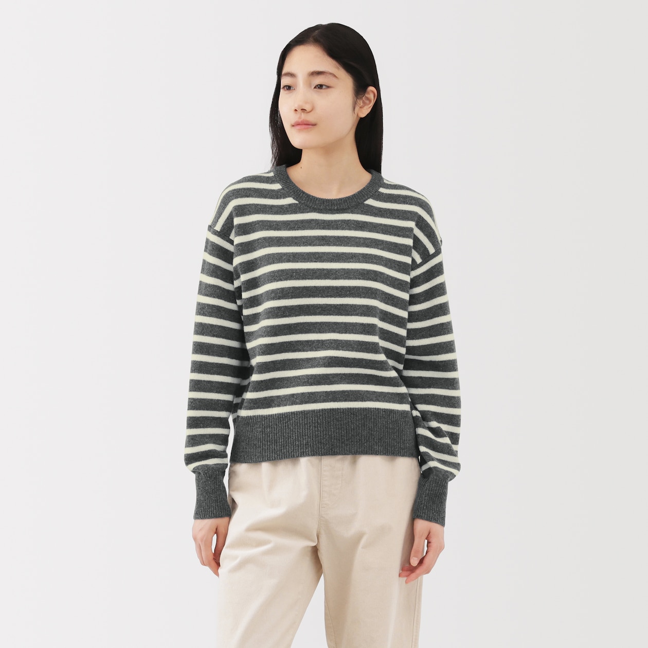 婦人　洗えるウールミドルゲージクルーネックセーター