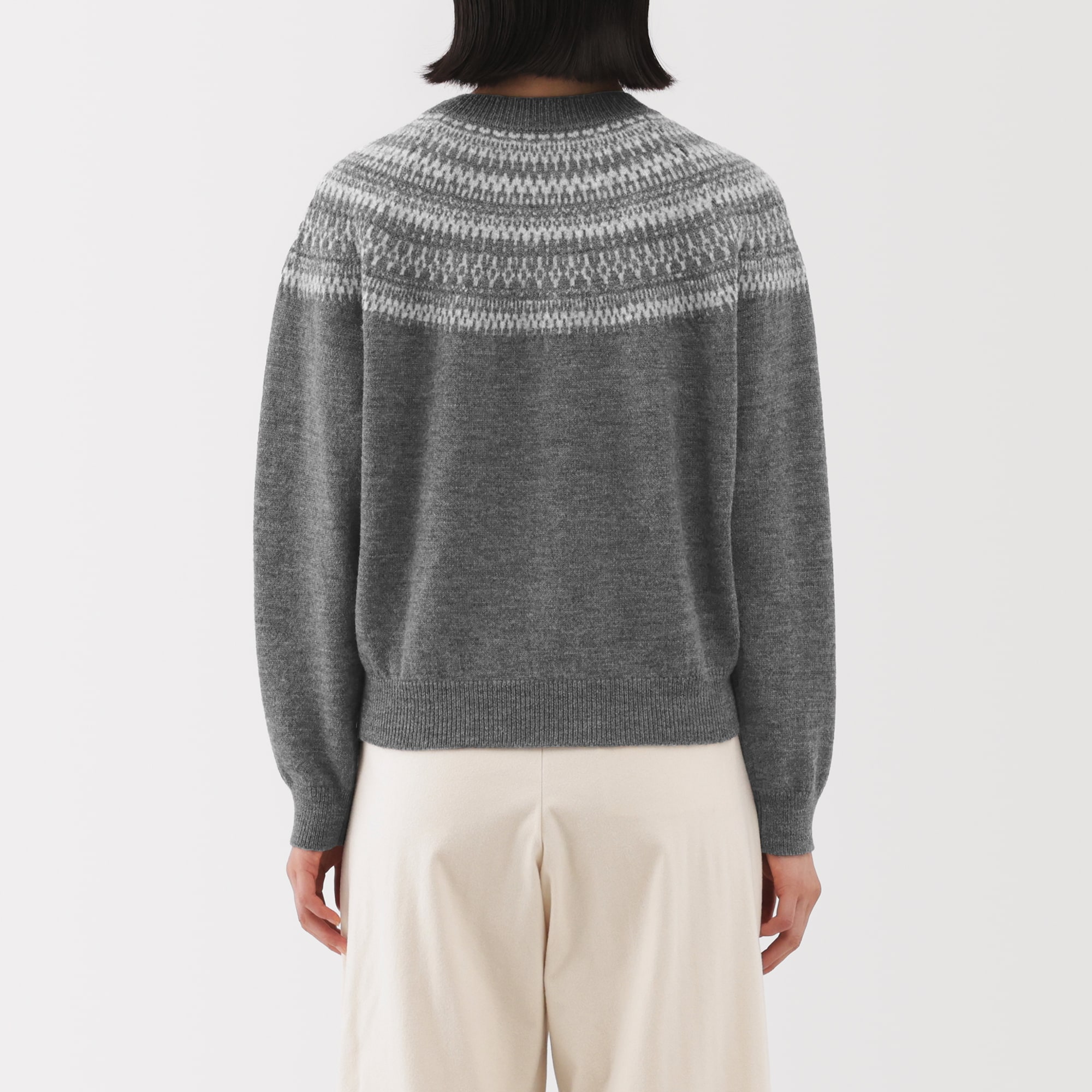 婦人　アンデスウールを使ったジャカード編みセーター