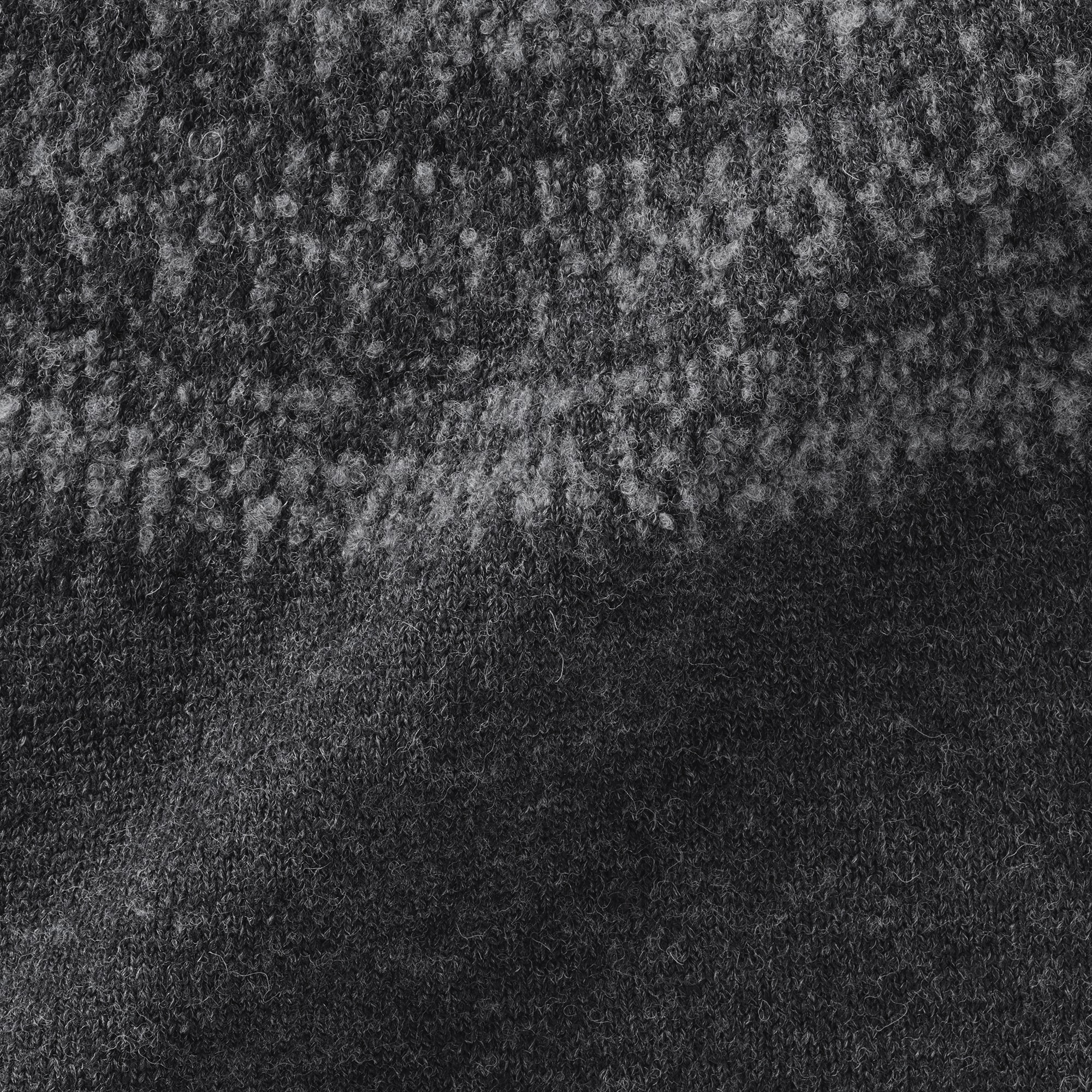 婦人　アンデスウールを使ったジャカード編みセーター