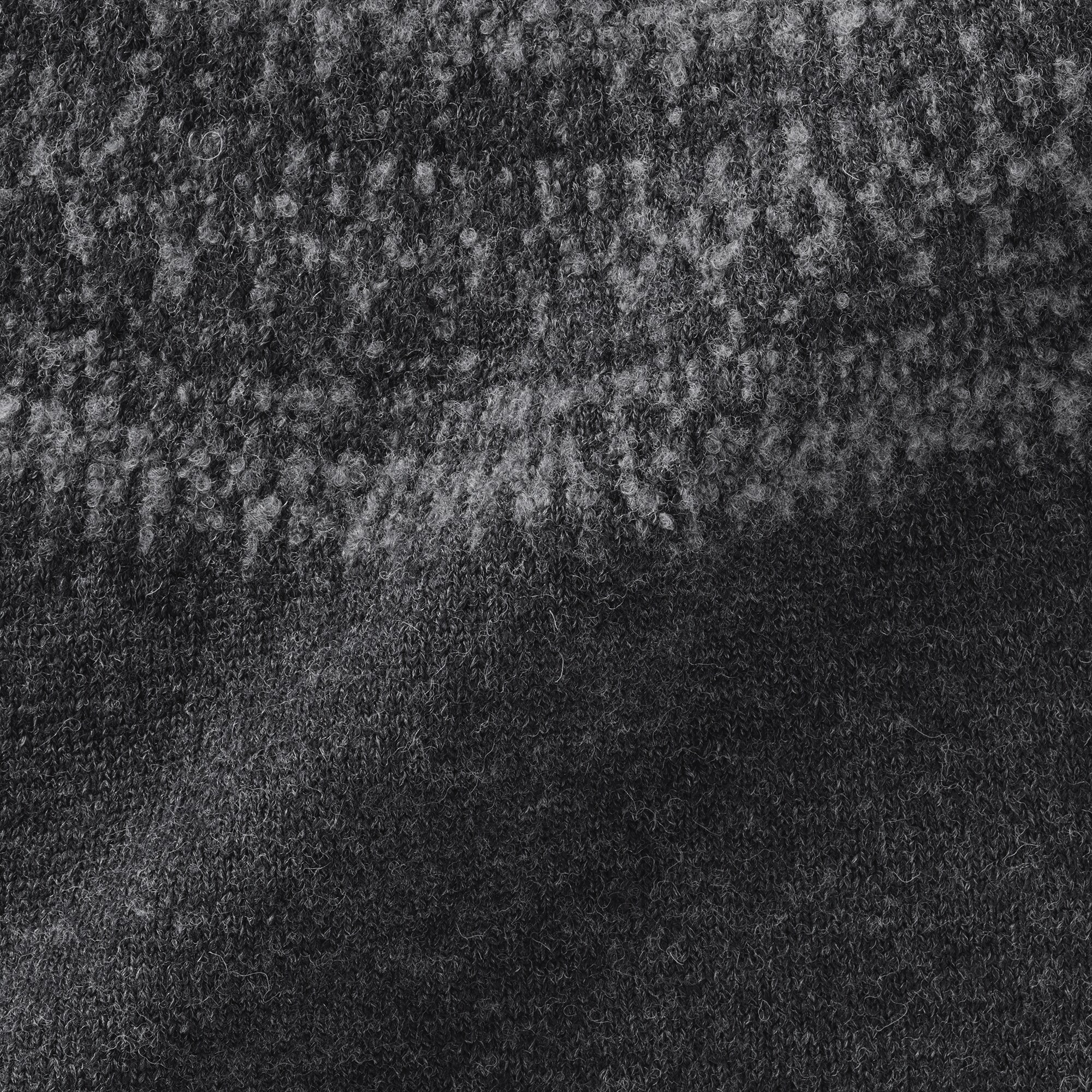 婦人　アンデスウールを使ったジャカード編みセーター