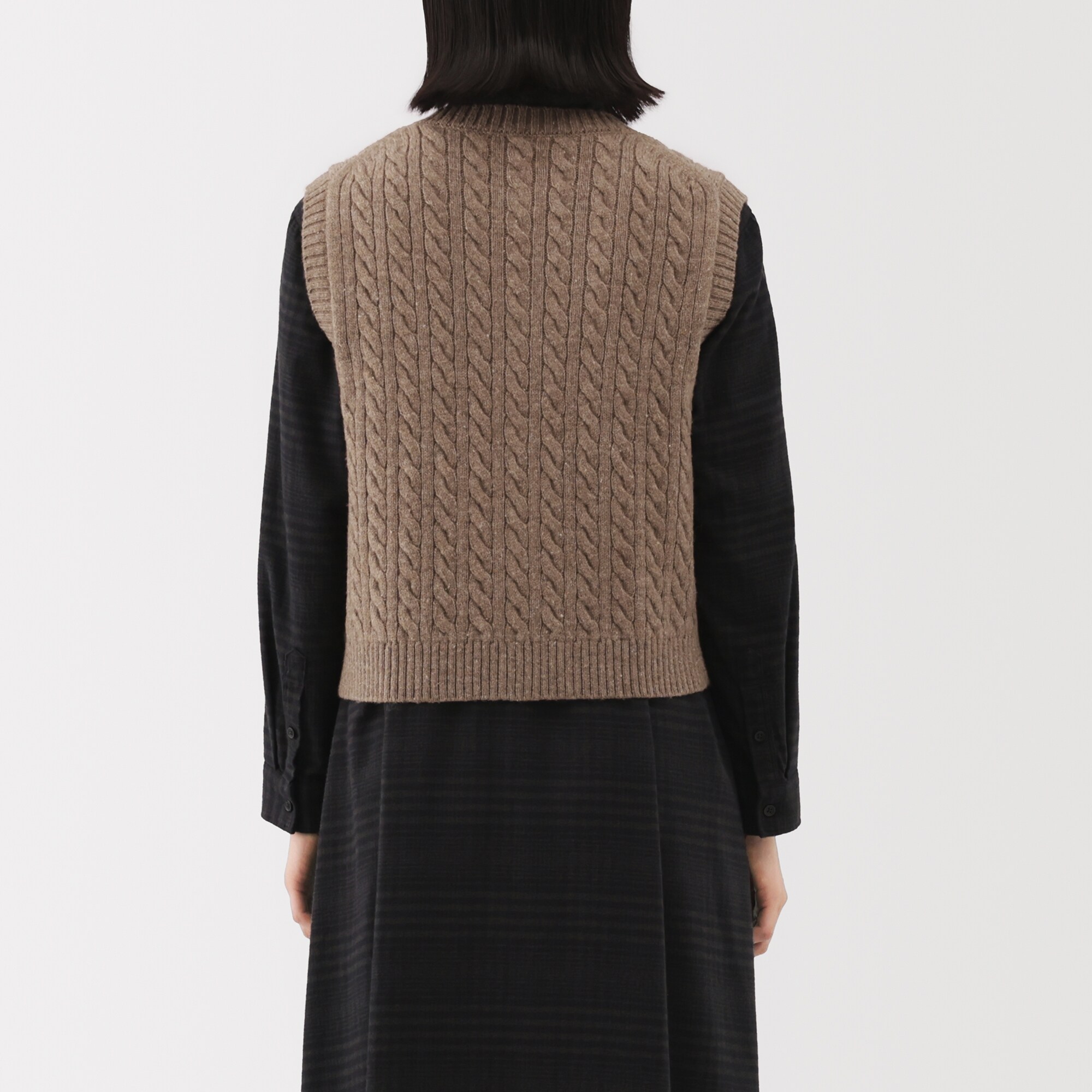 婦人　アンデスウールを使ったベスト