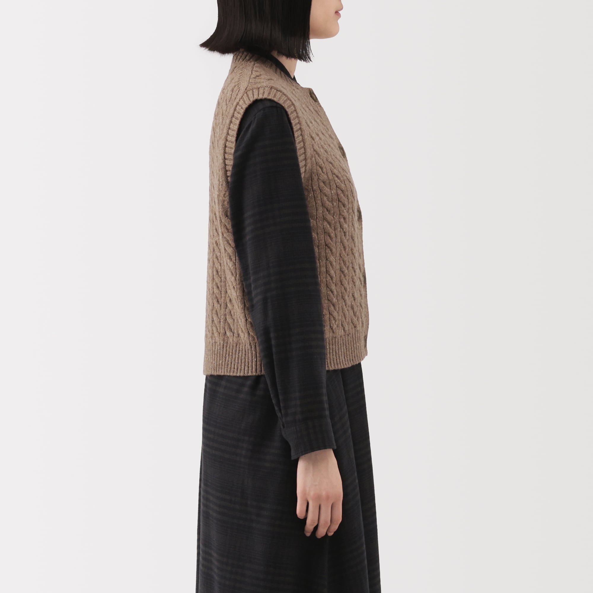 婦人　アンデスウールを使ったベスト