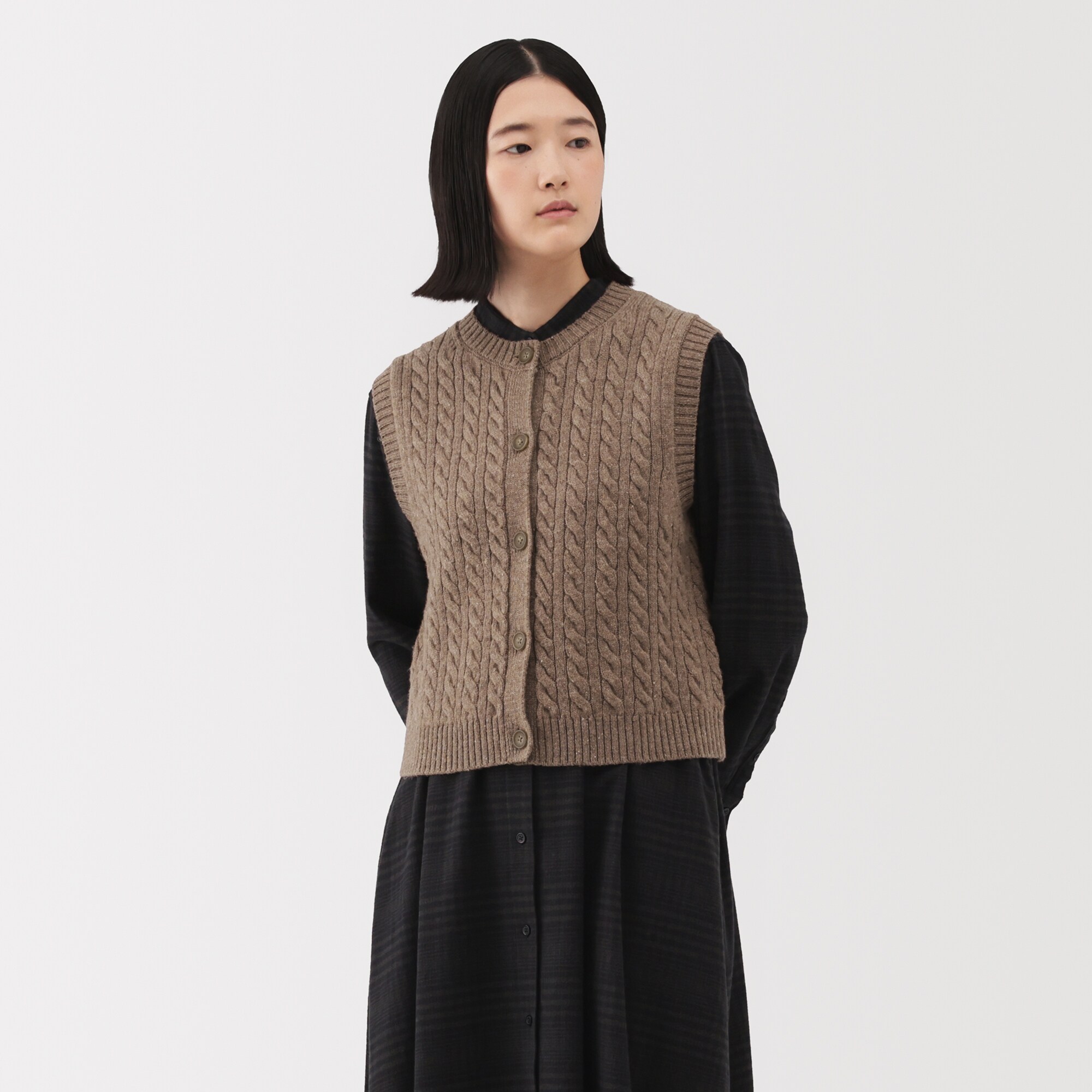 婦人　アンデスウールを使ったベスト
