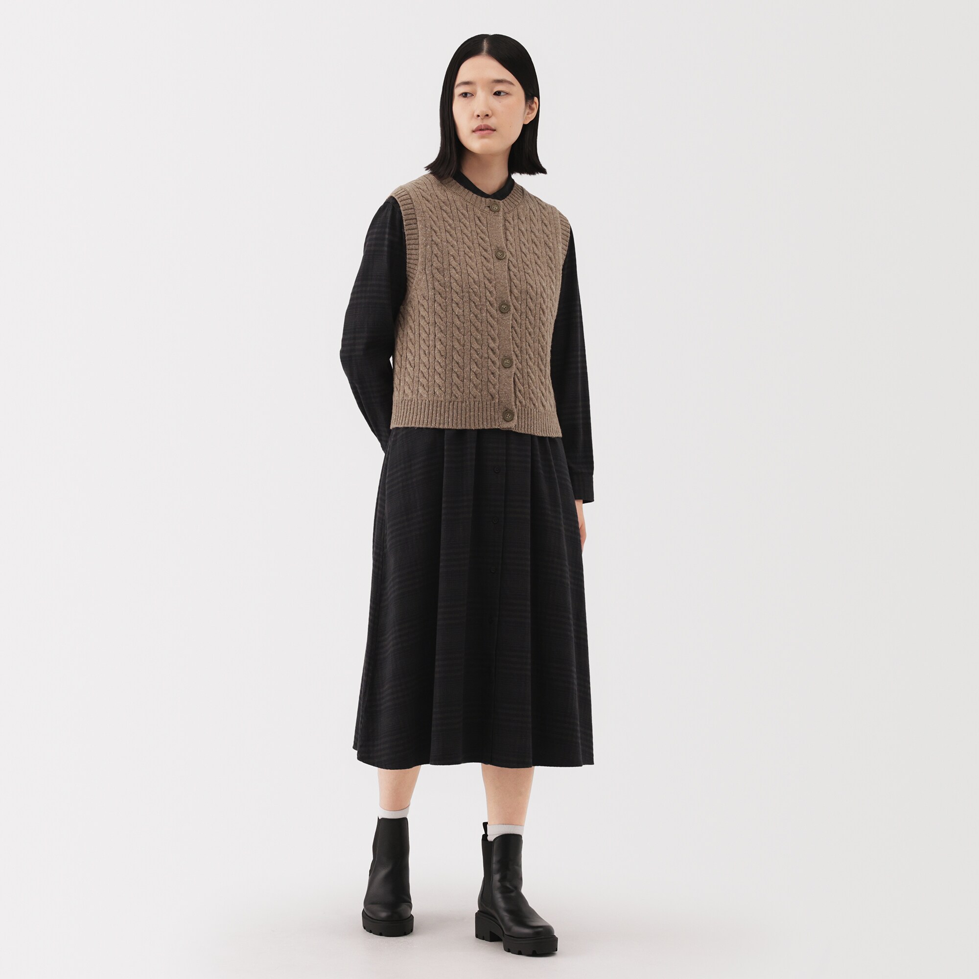 婦人　アンデスウールを使ったベスト