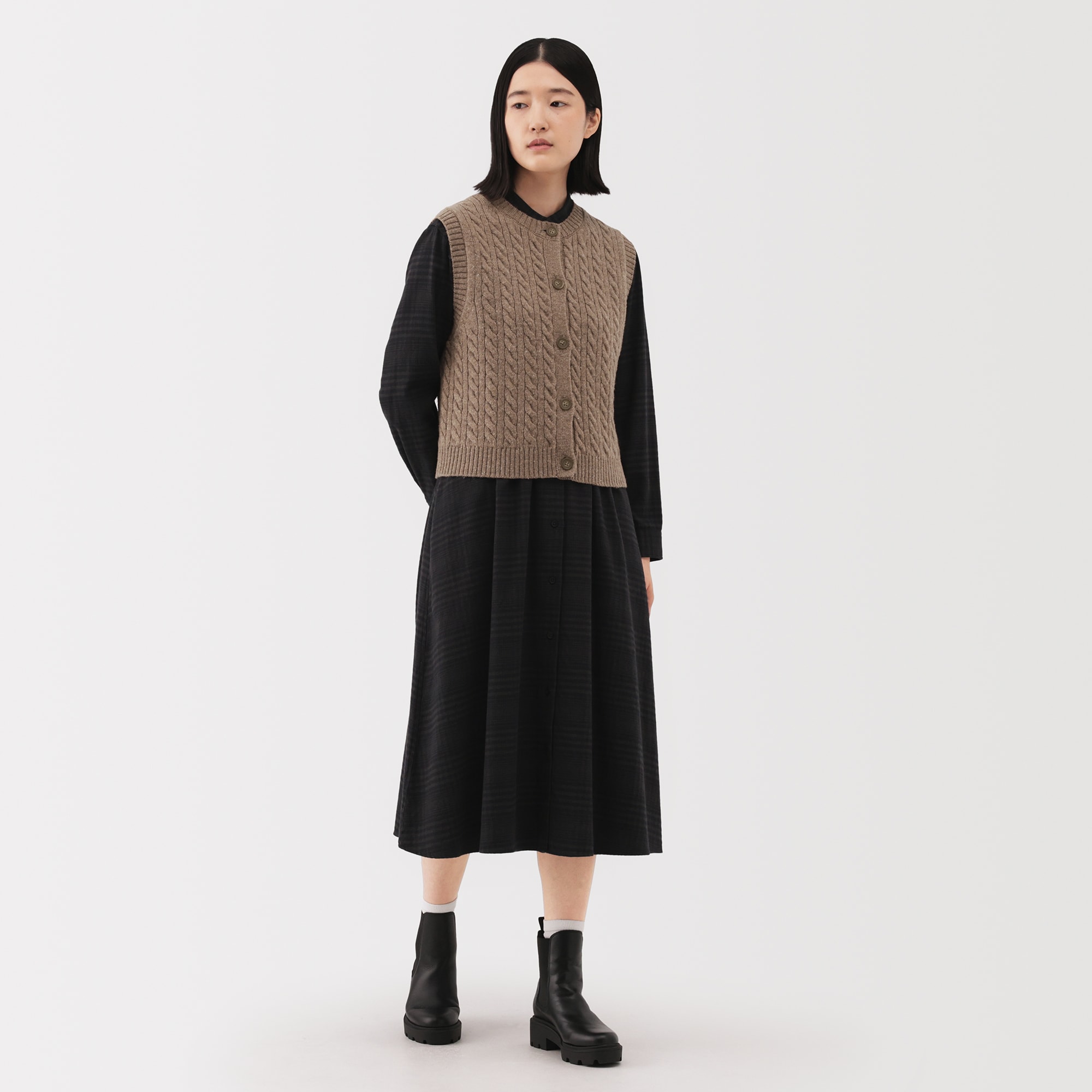 婦人　アンデスウールを使ったベスト