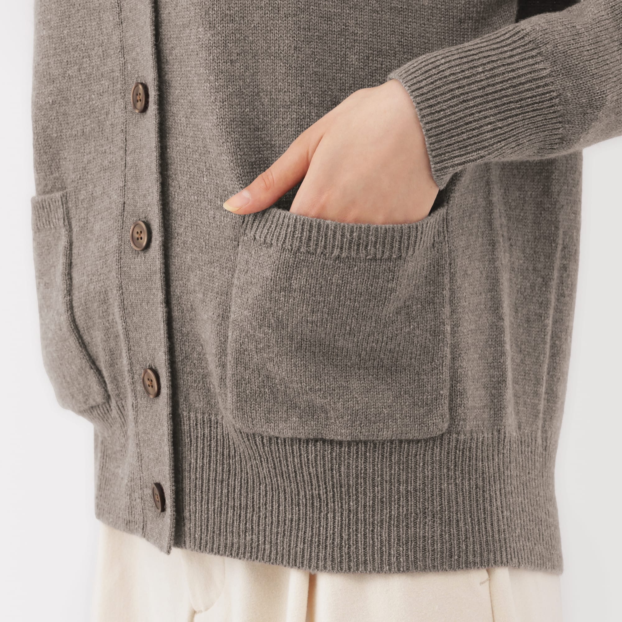 婦人 洗えるウールミドルゲージVネックカーディガン | 無印良品