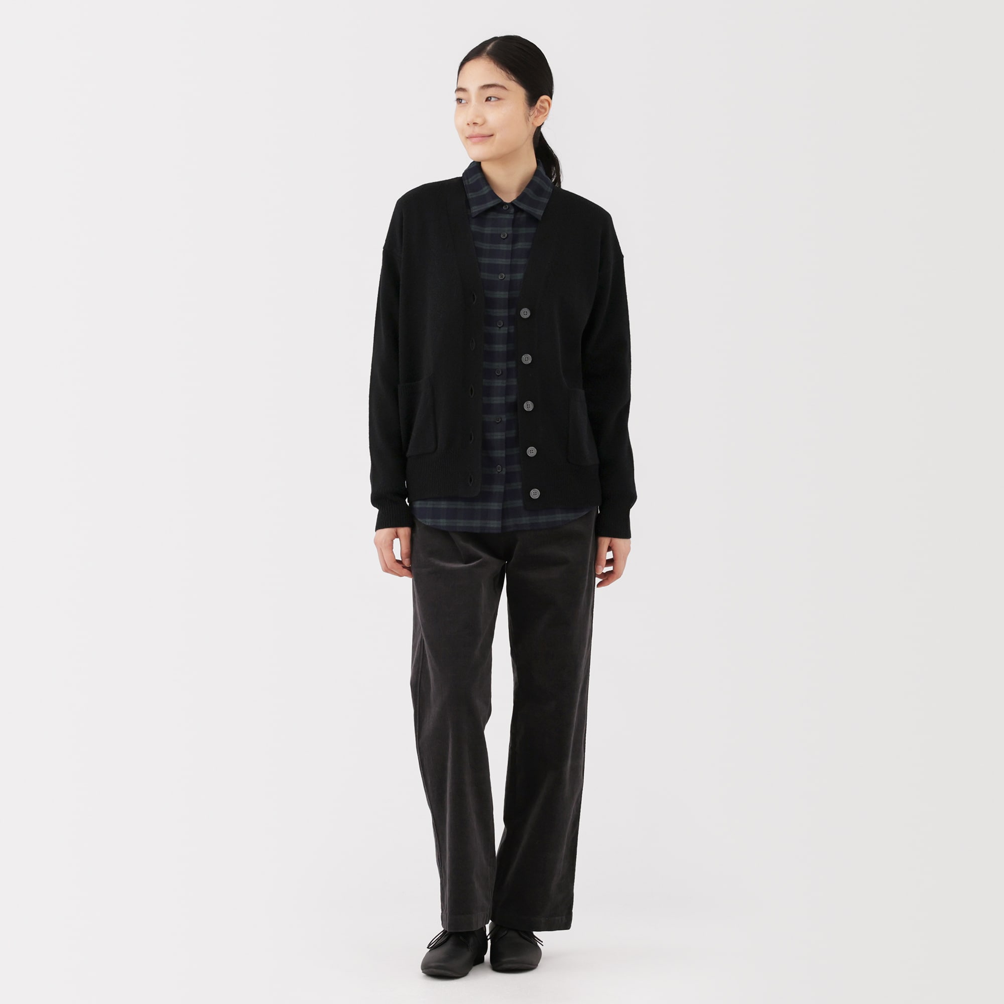 婦人　洗えるウールミドルゲージＶネックカーディガン