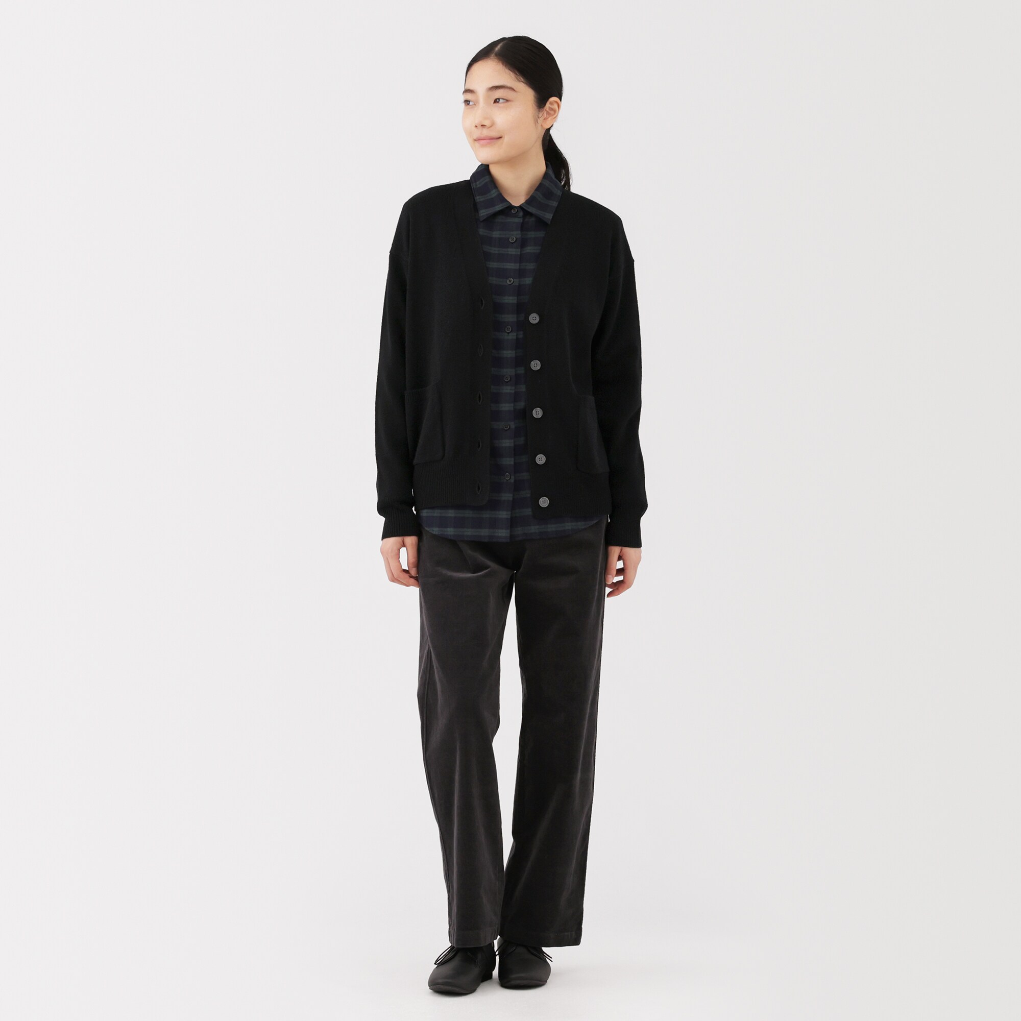 婦人　洗えるウールミドルゲージＶネックカーディガン