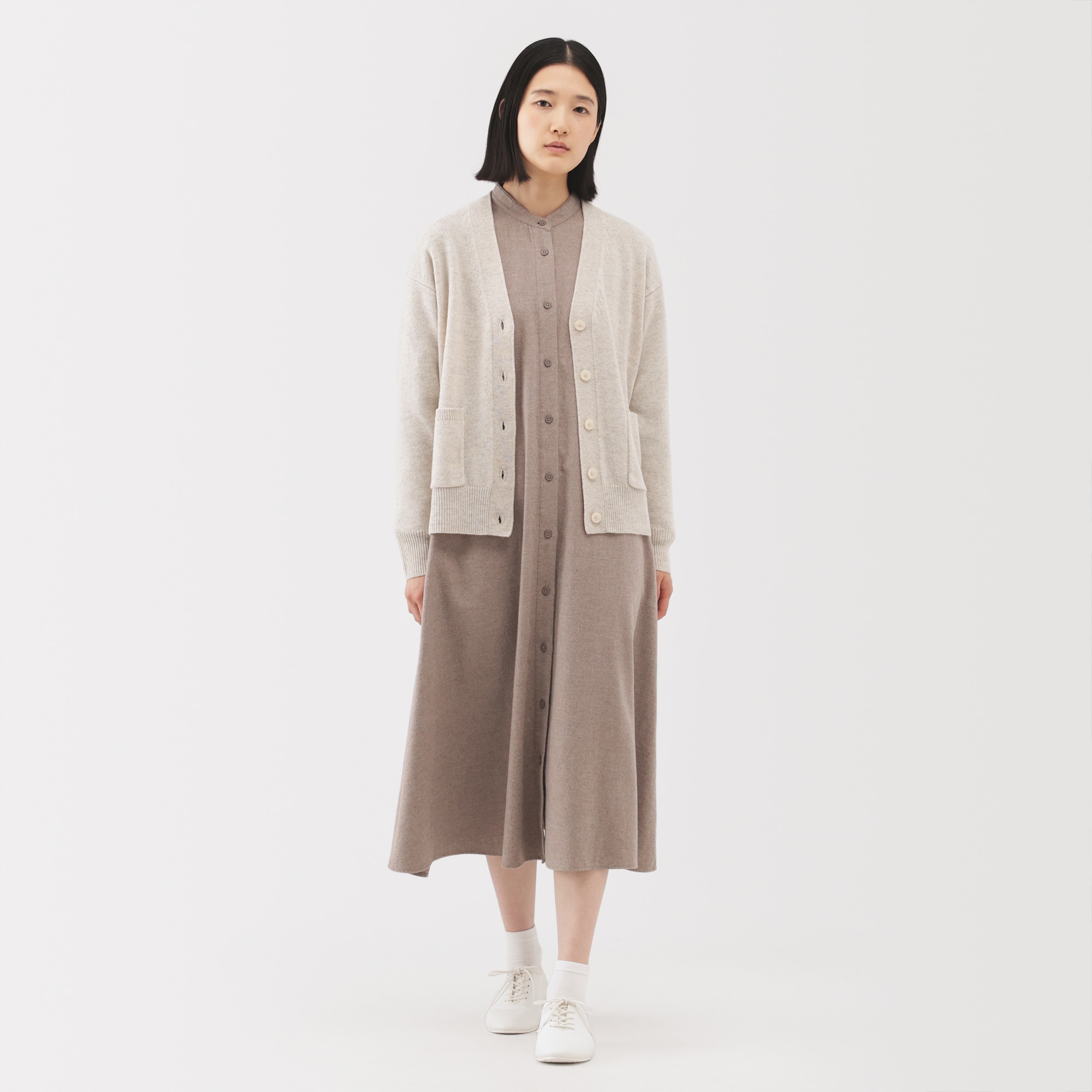 婦人　洗えるウールミドルゲージＶネックカーディガン