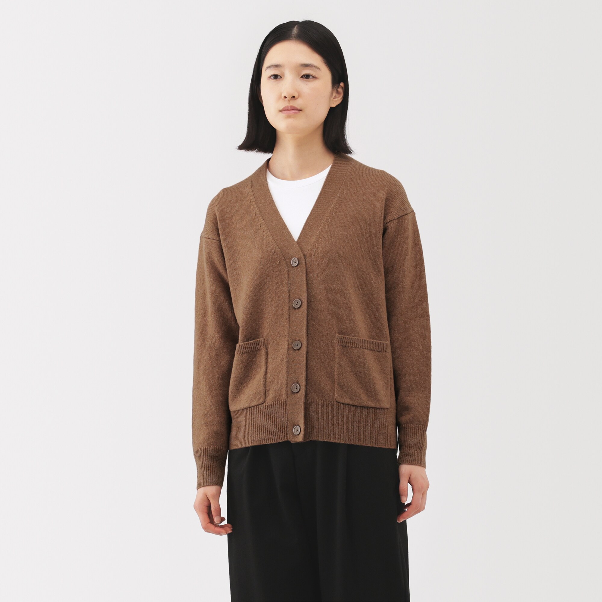 婦人　洗えるウールミドルゲージＶネックカーディガン