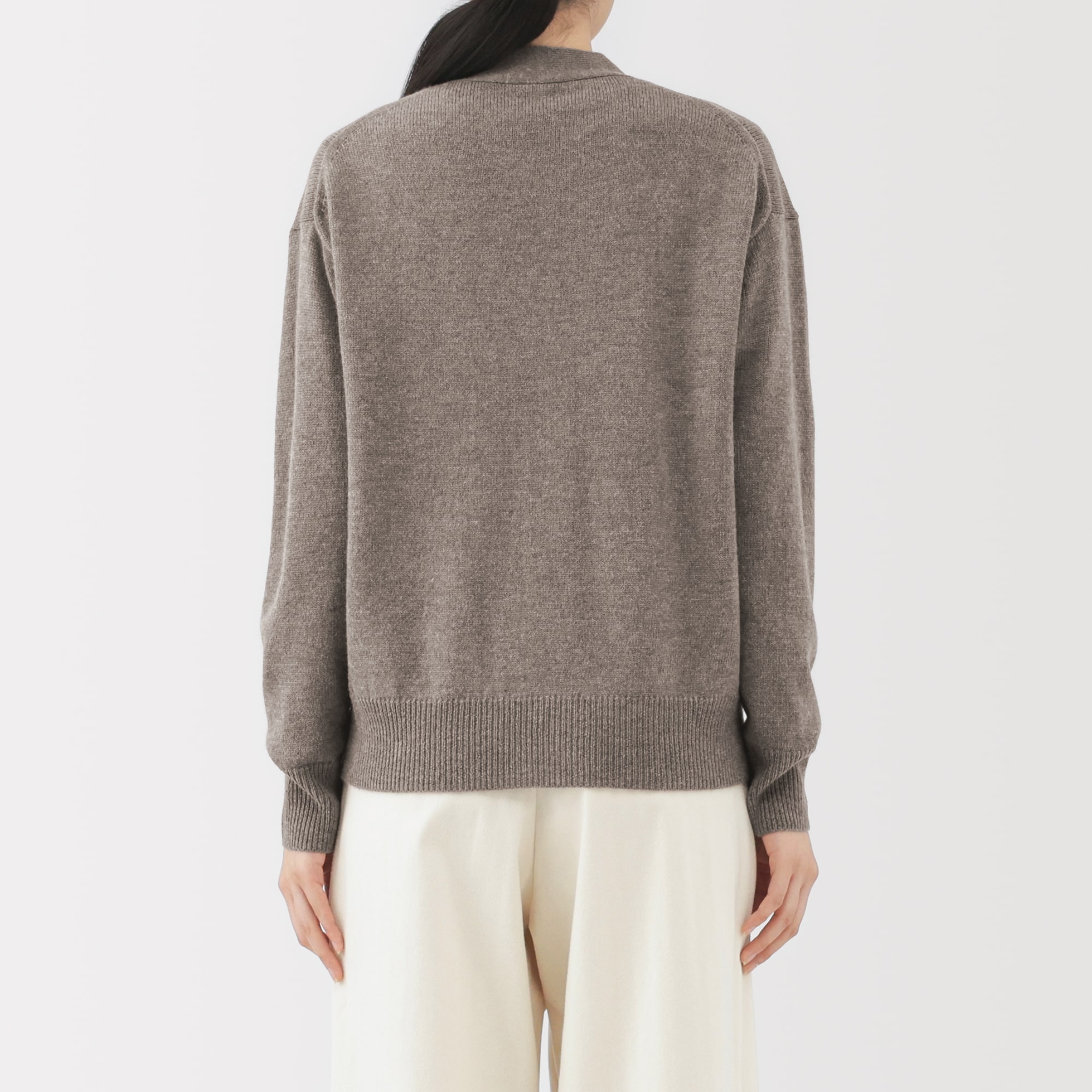 婦人　洗えるウールミドルゲージＶネックカーディガン