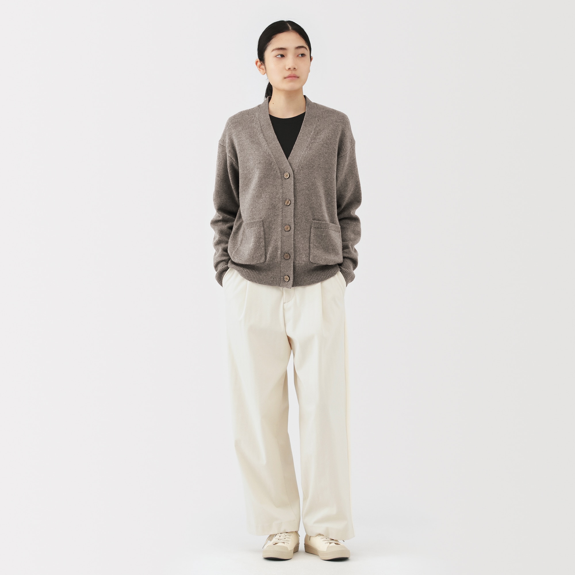 婦人　洗えるウールミドルゲージＶネックカーディガン