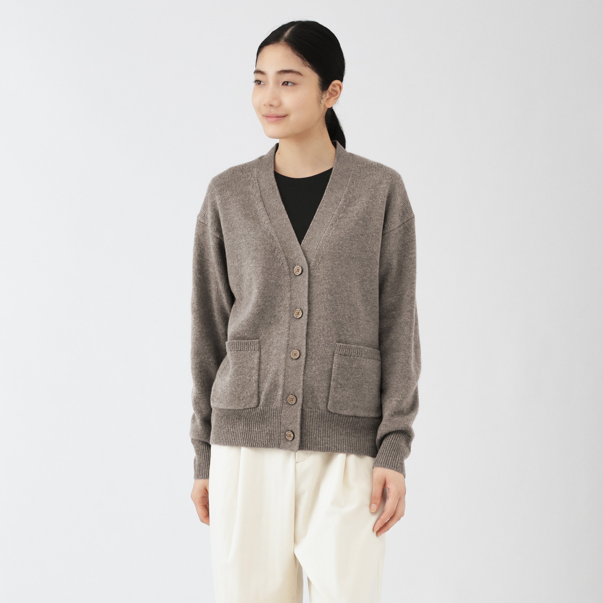 婦人　洗えるウールミドルゲージＶネックカーディガン
