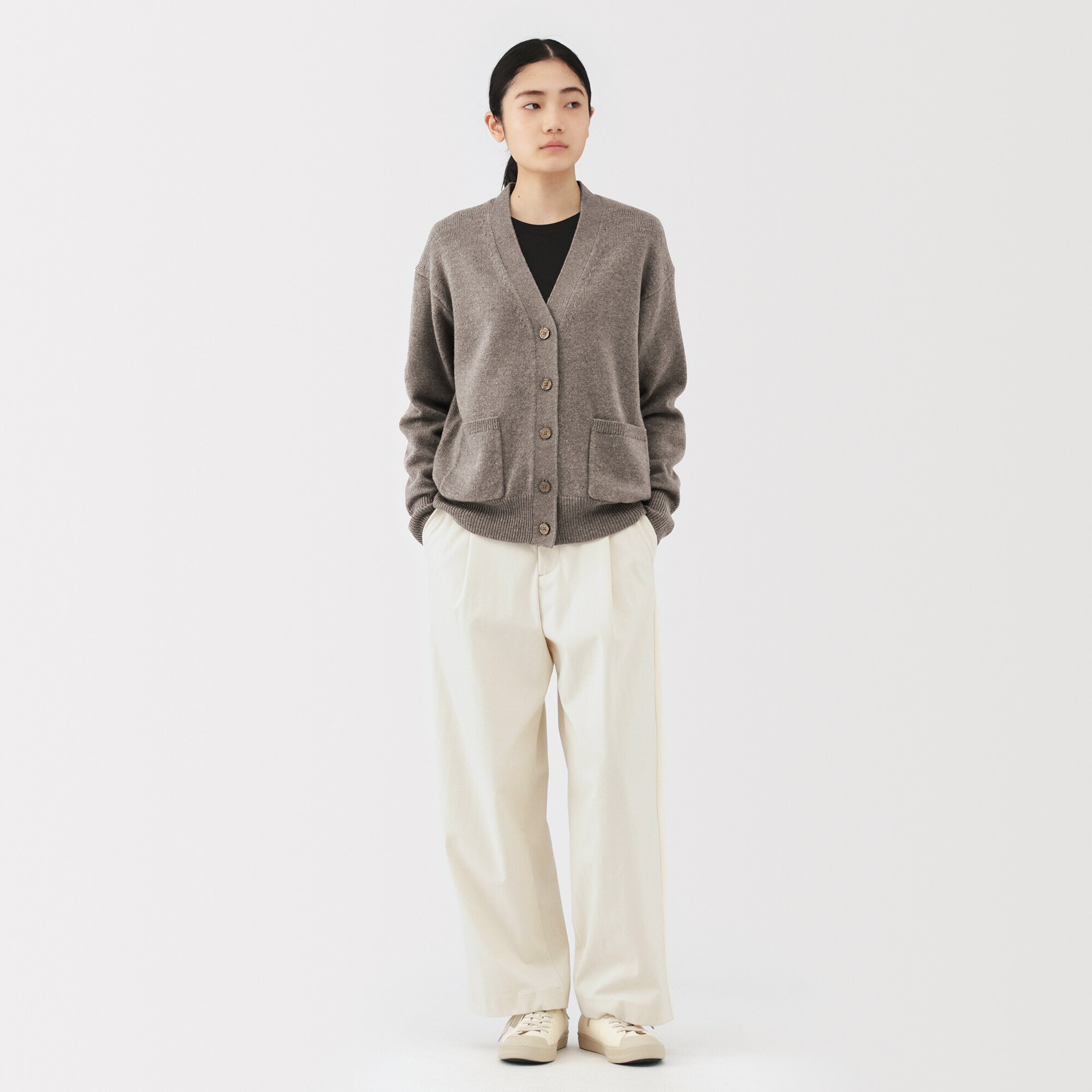 婦人　洗えるウールミドルゲージＶネックカーディガン