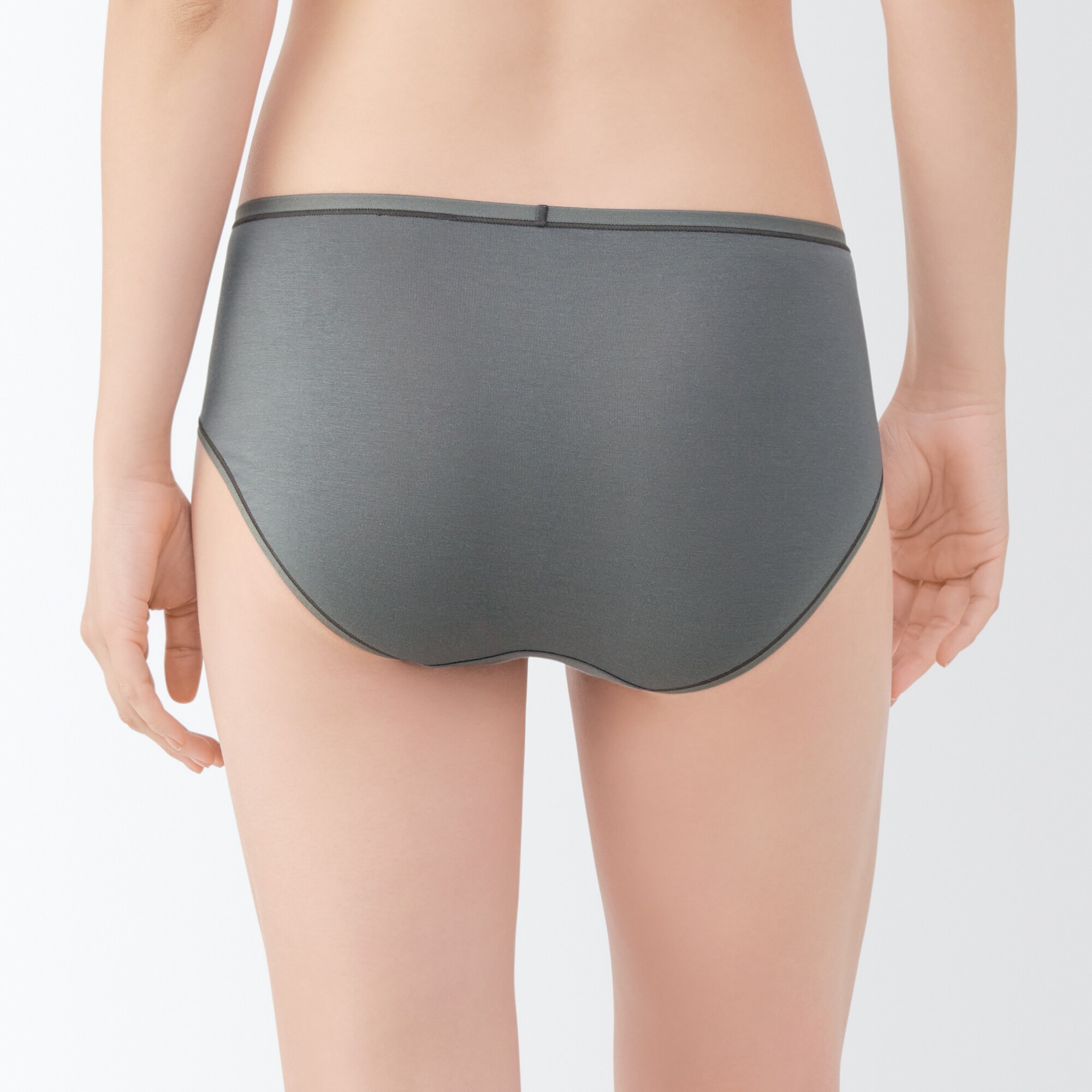 婦人　なめらかミディショーツ