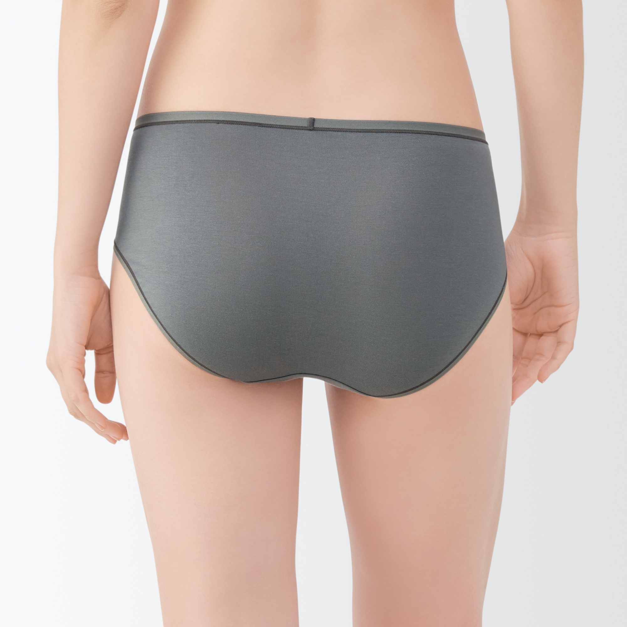 婦人　なめらかミディショーツ