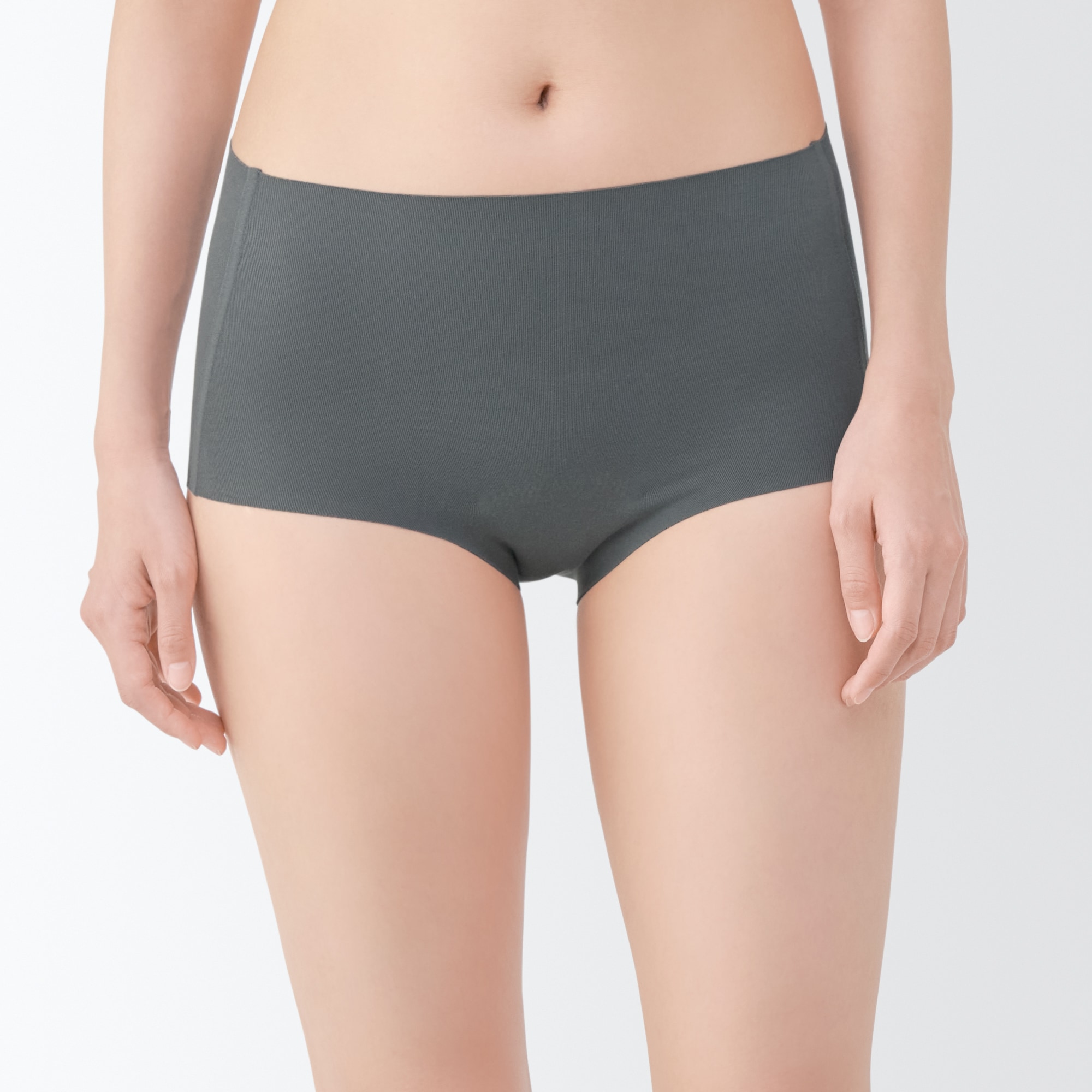 婦人　どこにも縫い目がないサニタリーショーツ