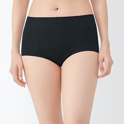 婦人　どこにも縫い目がないサニタリーショーツ