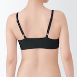 婦人　ノンワイヤーモールド　ホックのないブラジャー