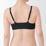 婦人　ノンワイヤーモールド　ホックのないブラジャー