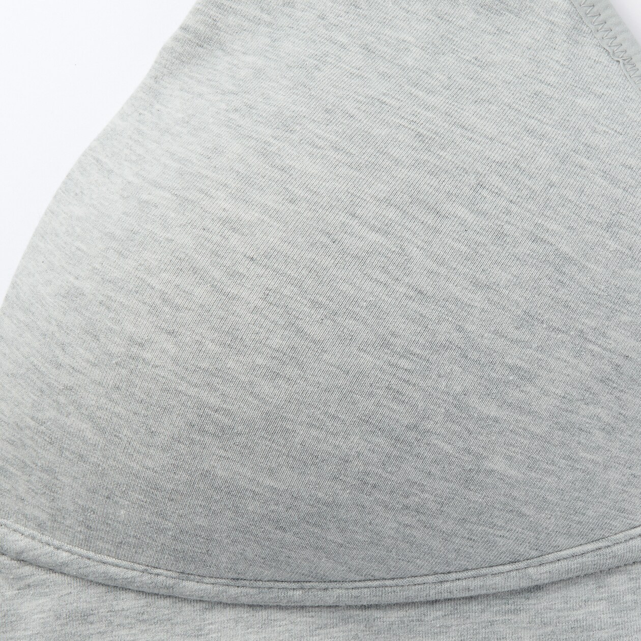 婦人　ノンワイヤープランジブラジャー