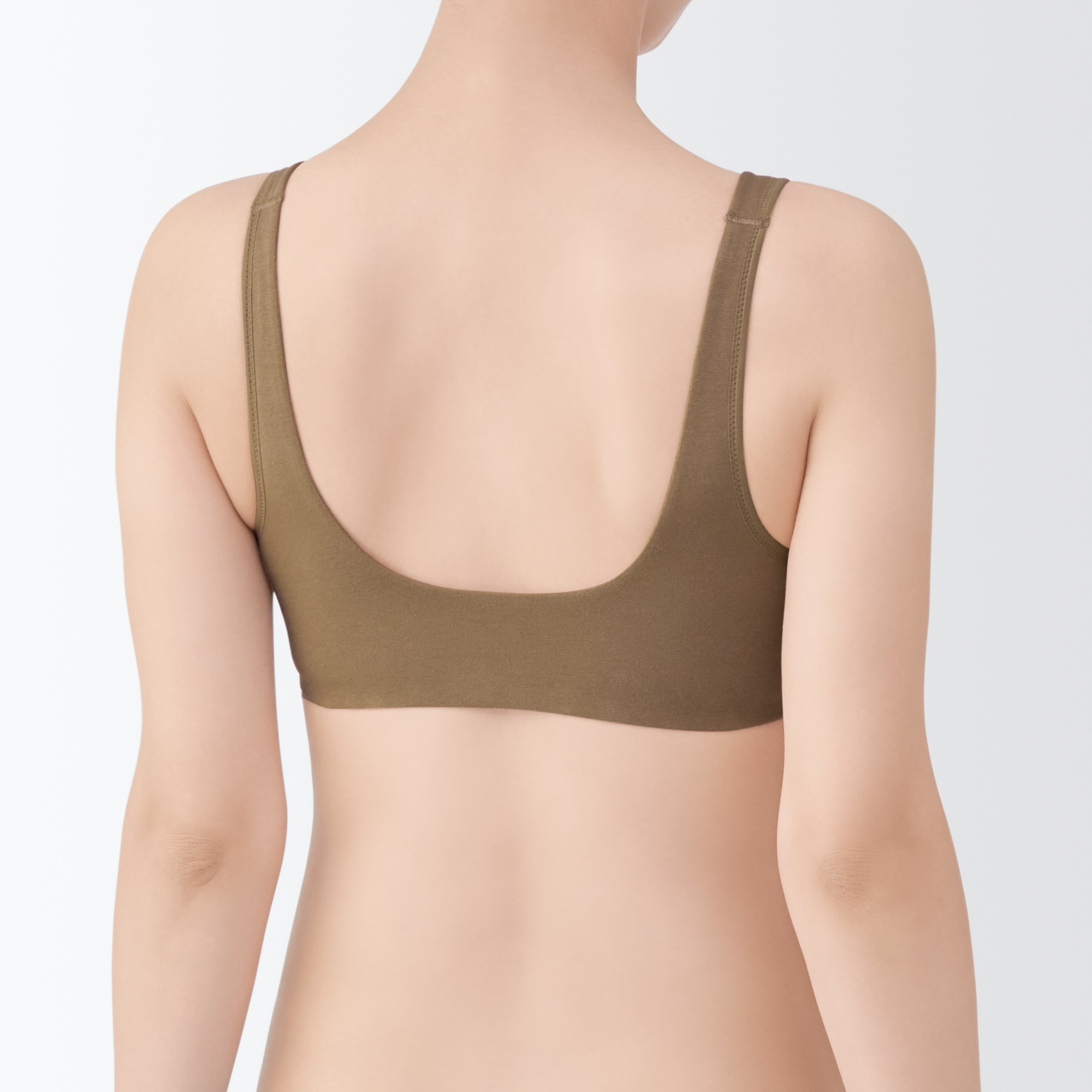 婦人　ノンワイヤープランジブラジャー