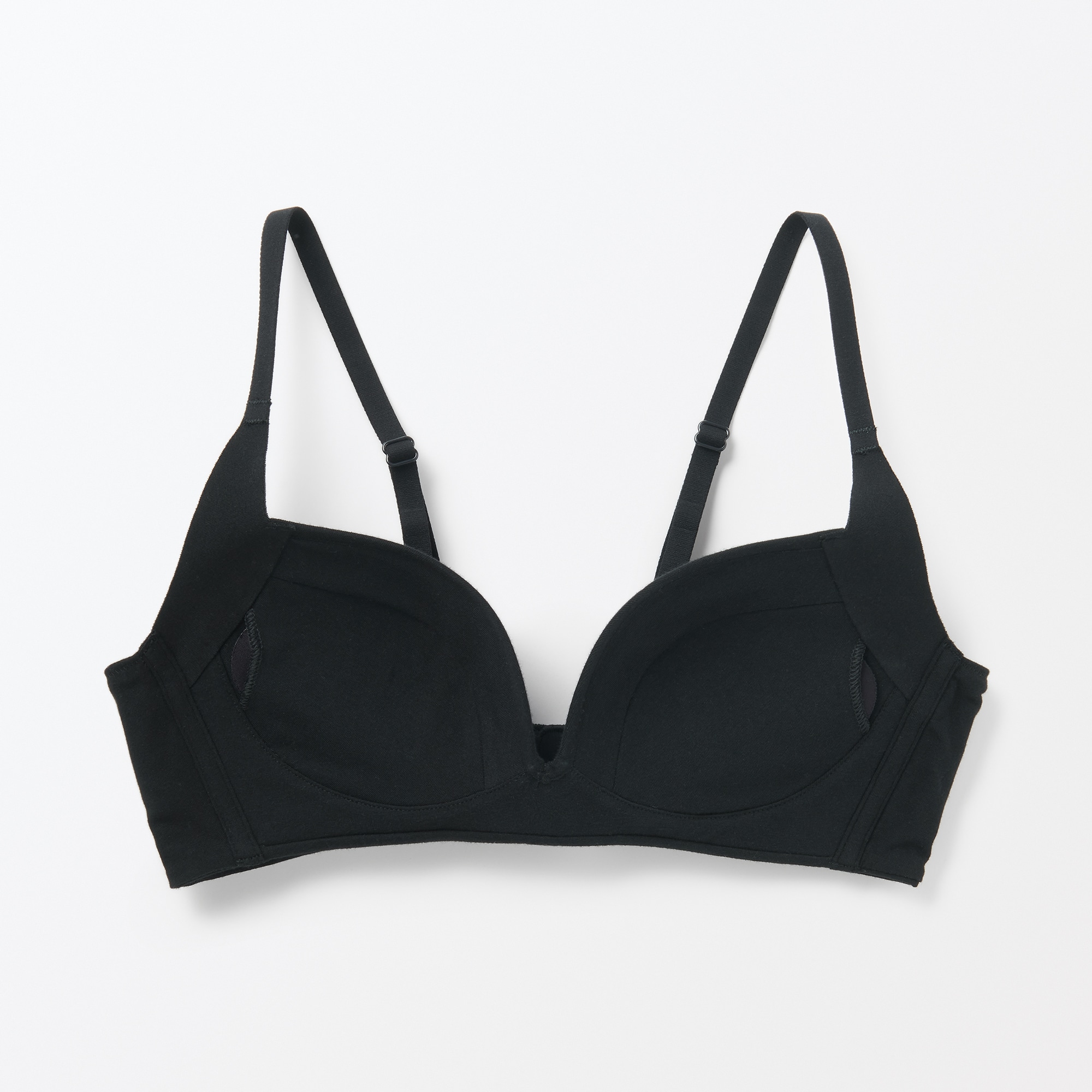 婦人　ノンワイヤー胸の形を整えるブラジャー