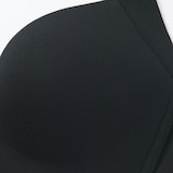 婦人　ノンワイヤー胸の形を整えるブラジャー