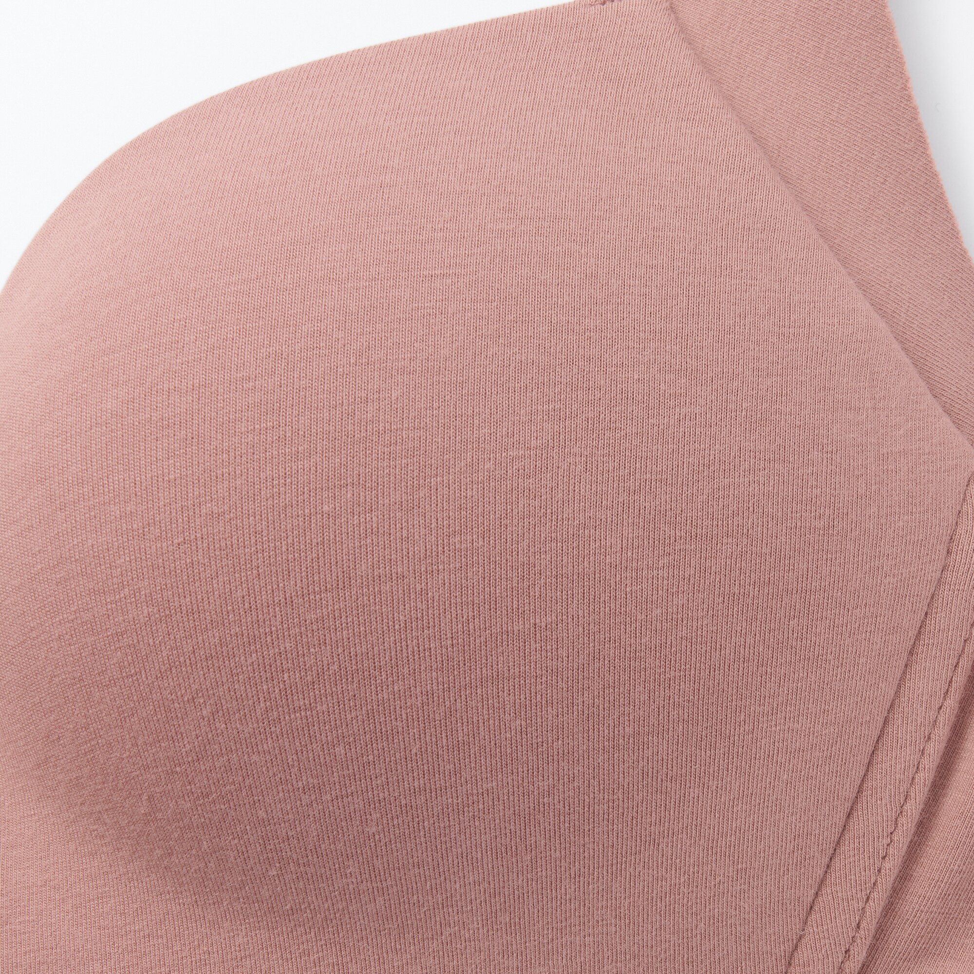 婦人　ノンワイヤー胸の形を整えるブラジャー