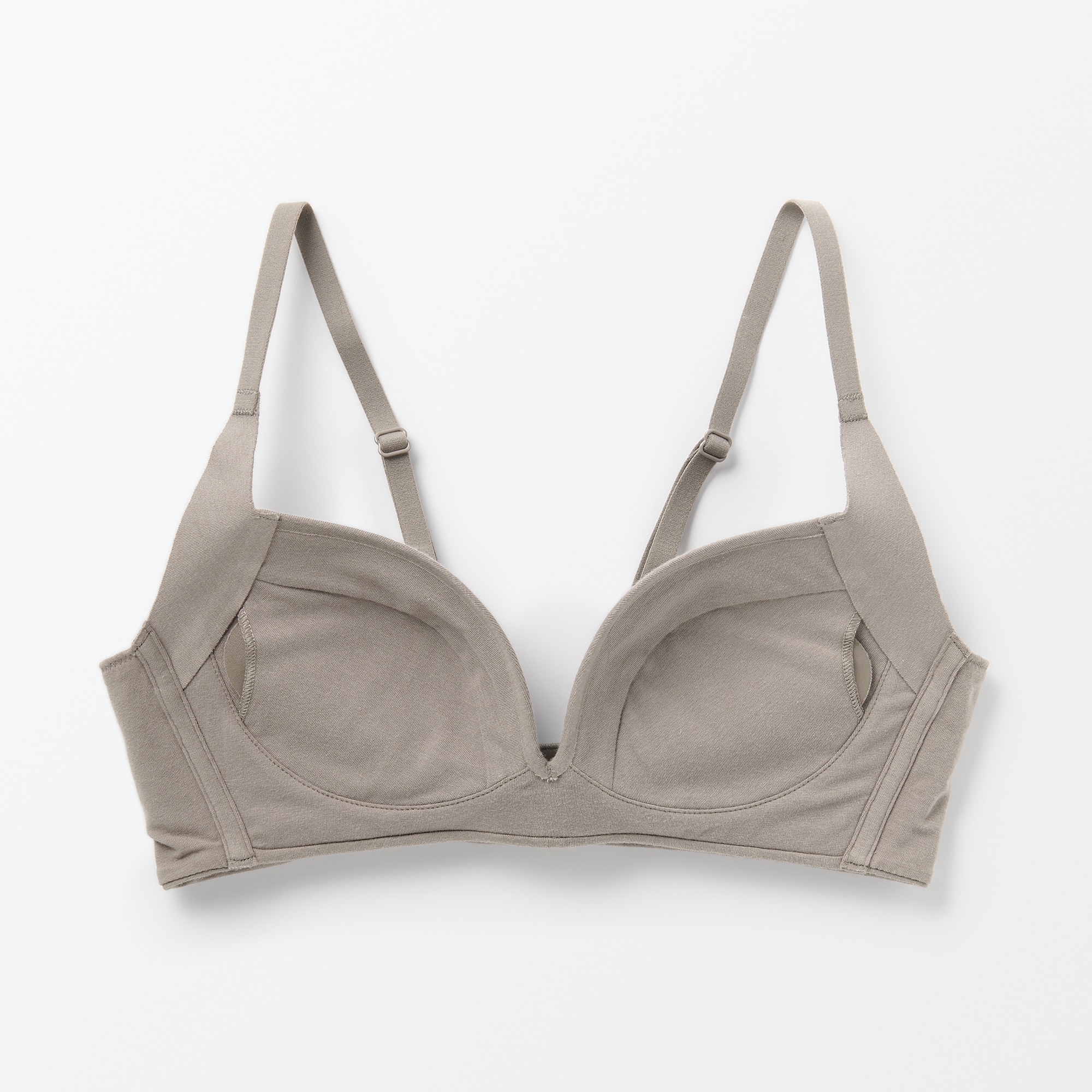 婦人　ノンワイヤー胸の形を整えるブラジャー