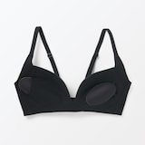 婦人　ノンワイヤー胸の形を整えるブラジャー　プラスサイズ