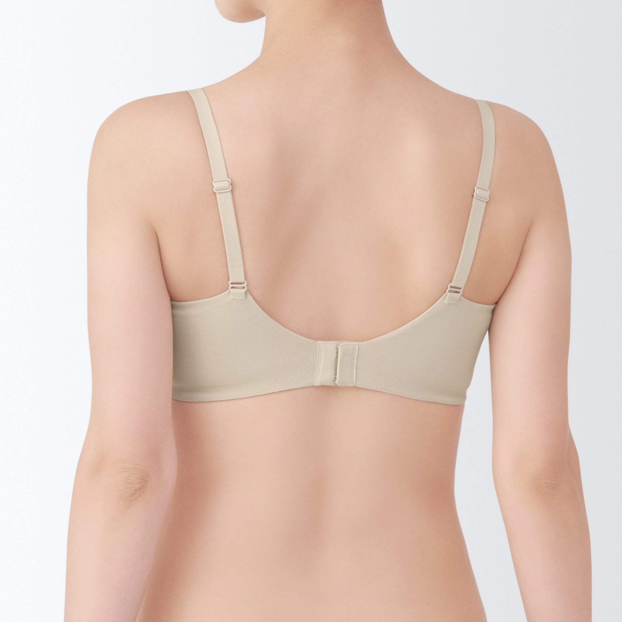 婦人　ノンワイヤー胸の形を整えるブラジャー　プラスサイズ