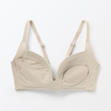 婦人　ノンワイヤー胸の形を整えるブラジャー　プラスサイズ