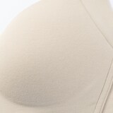 婦人　ノンワイヤー胸の形を整えるブラジャー　プラスサイズ