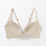 婦人　ノンワイヤー胸の形を整えるブラジャー　プラスサイズ