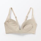 婦人　ノンワイヤー胸の形を整えるブラジャー　プラスサイズ