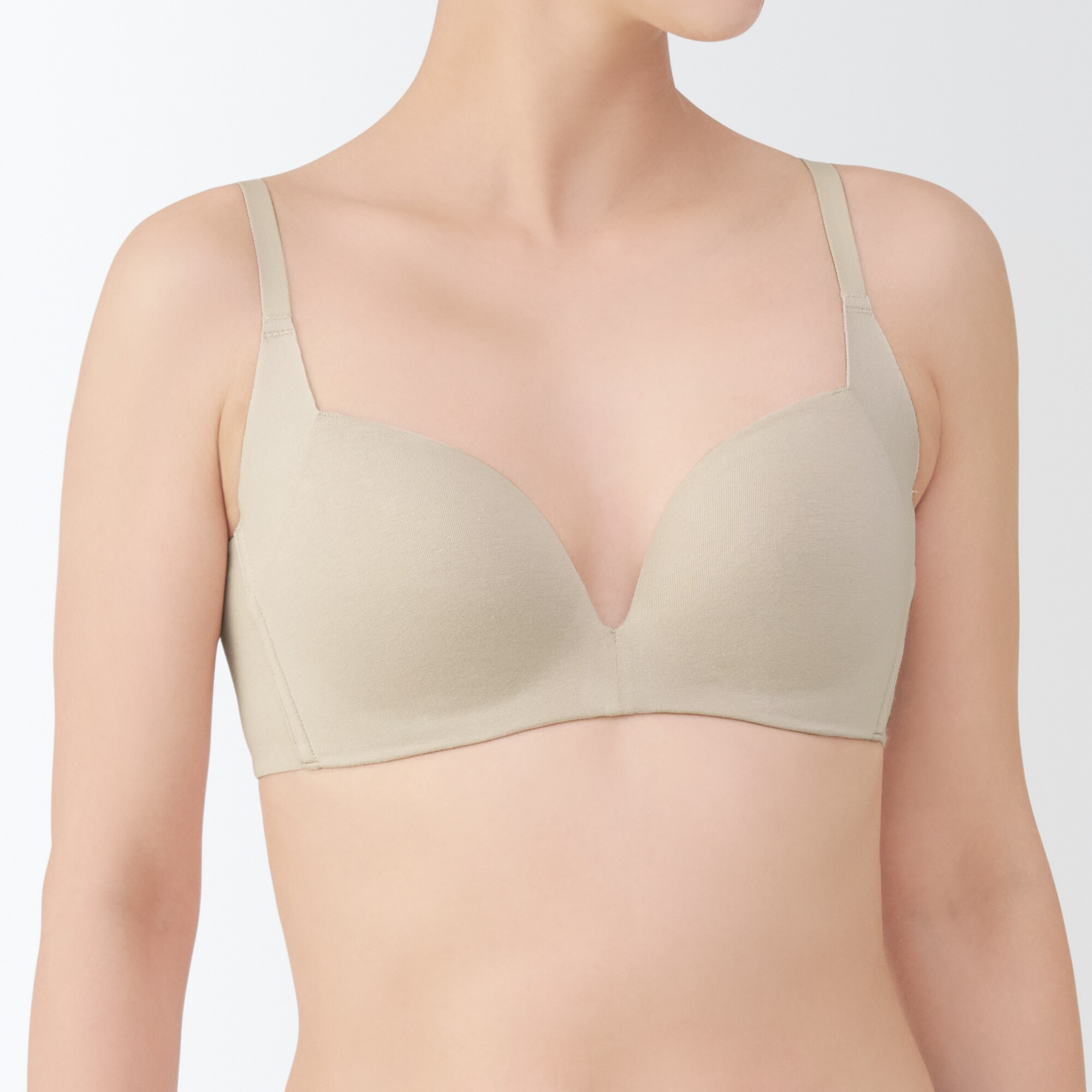 婦人　ノンワイヤー胸の形を整えるブラジャー　プラスサイズ